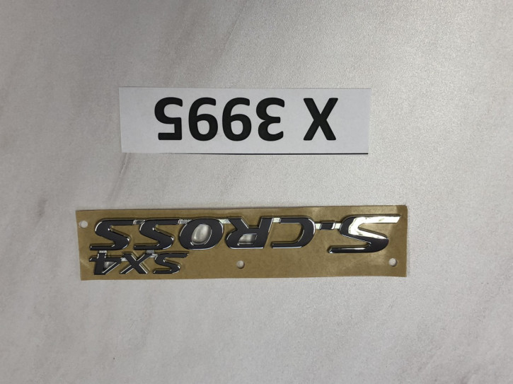 SUZUKI SX4 S-CROSS LOGO EMBLEM HECKKLAPPE NEU ORIGINAL 77831-61M00                                   	C4C/X3995