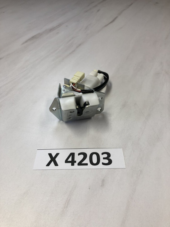 SUZUKI VITARA 2019 HECKKLAPPE SCHLOSS NEU ORIGINAL 82510-54P11                                           	A13B/X4203