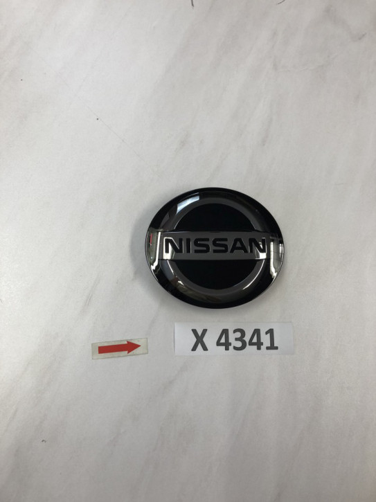 NISSAN KICKS ROGUE SPORT KÜHLERGRILL LOGO EMBLEM NEU ORIGINAL 62890-7FW0A                                  	II/16C/X4341