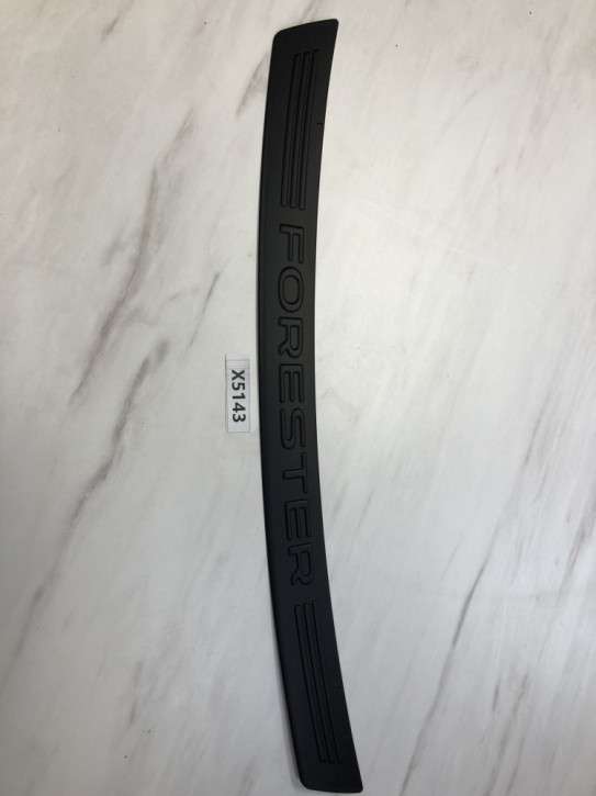 SUBARU FORESTER 21-	LADEKANTEN SCHUTZ HINTEN MIT SCHRIFTZUG NEU ORIGINAL	E771ESJ000	J1E	X5143