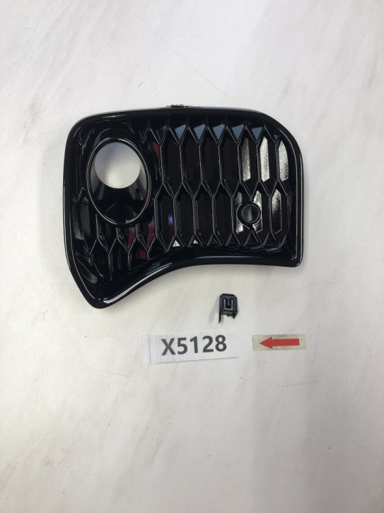 SUZUKI SWACE 	NEBELSCHEINWERFER ABDECKUNG VORNE RECHTS NEU SCHWARZ PDC NEU ORIGINAL 	81481-02C40 / T8148-102C4	H3D	X5128
