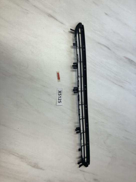 PEUGEOT 3008	KÜHLERGRILL VORNE UNTEN MITTE NEU ORIGINAL 	9685625677 / 742290	I2D	X5125