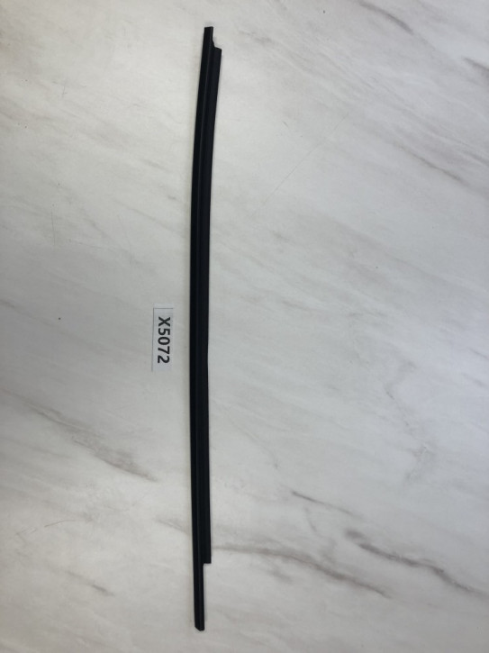 TOYOTA YARIS CROSS MXP	FENSTER DICHTLEISTE TÜR VORNE RECHTS AUßEN NEU ORIGINAL	68210-K2010	T	X5072