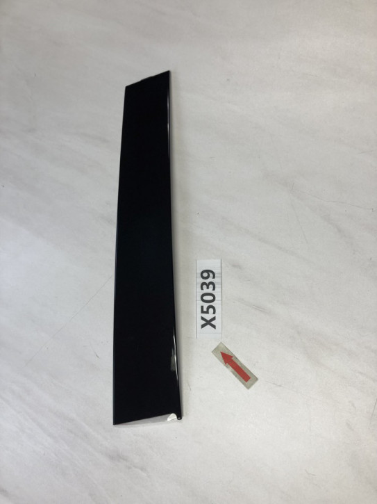 HYUNDAI TUCSON NX4 	TÜRVERKLEIDUNG VORNE LINKS VERTIKAL NEBEN GLAS SCHWARZ NEU ORIGINAL 	82250-N7010	F1D 	X5039