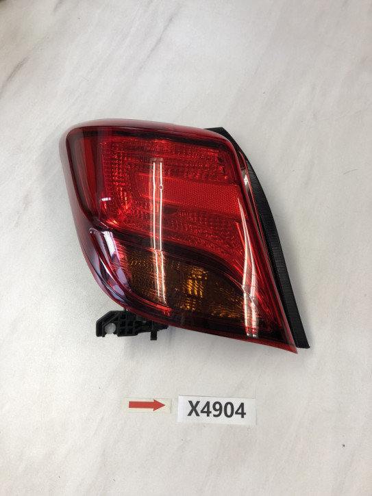 TOYOTA YARIS XP13	HECKLEUCHTE LINKS NEU ORIGINAL	81561-0D600	II/03F	X4904