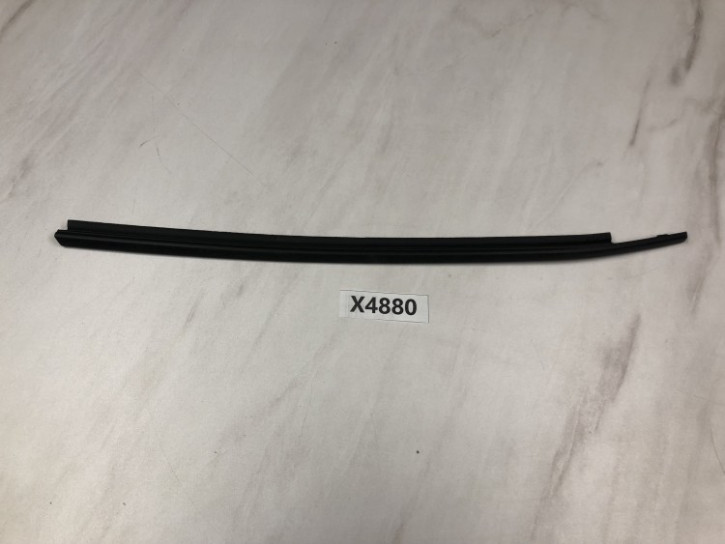 TOYOTA YARISP21	FENSTERSCHACHTLEISTE HINTEN RECHTS NEU ORIGINAL	68180-K0011	WU	X4880