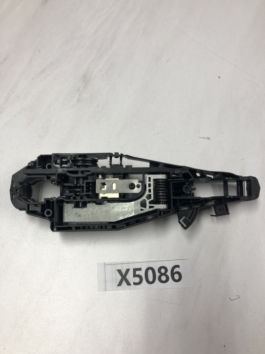 PSA 508 / C4 / PARTNER 3 / MOKKA / 208 / DS7	HALTERAHMEN AUßENGRIFF VORNE LINKS NEU ORIGINAL	242729 / 9686433780 / 9109F7	K2D	X5086