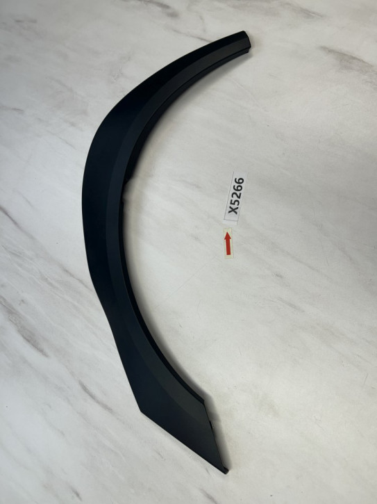TOYOTA AYGO X 22-25	RADLAUF ZIERLEISTE HINTEN LINKS NEU ORIGINAL  	75606-0H020	D1F	X5266