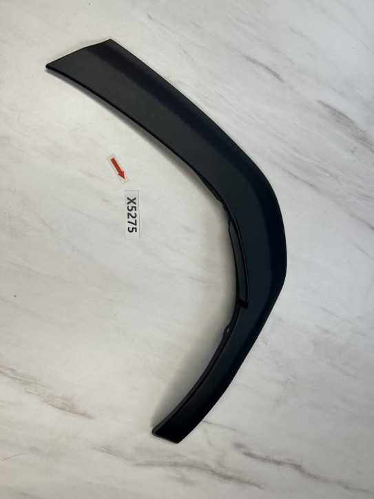 TOYOTA YARIS CROSS	RADLAUF ZIERLEISTE HINTEN LINKS NEU ORIGINAL  	75606-K2011	D1F	X5275