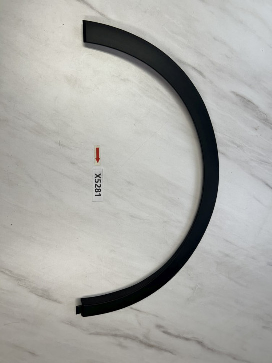 HYUNDAI BAYON 	RADLAUF ZIERLEISTE VORNE LINKS NEU ORIGINAL  	87711-Q0400	D1F	X5281