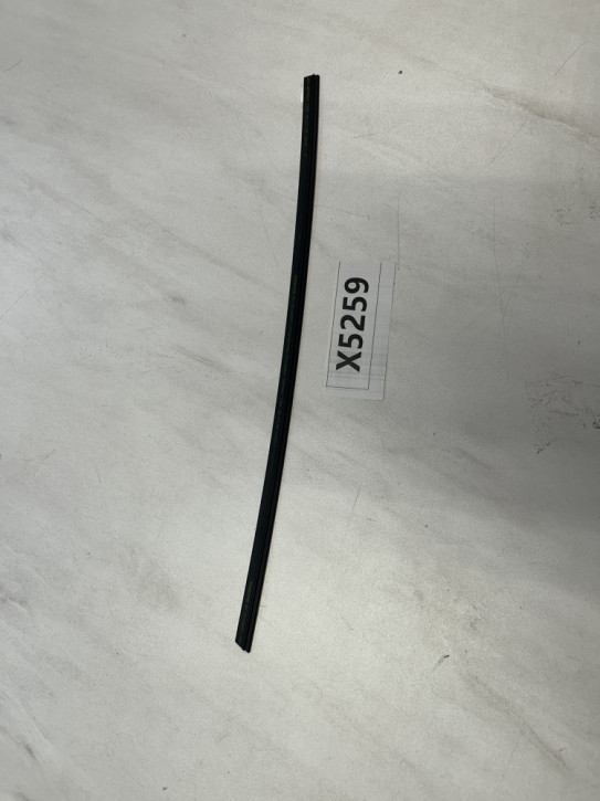 VOLVO V70 III 	FENSTERDICHTUNG HINTEN RECHTS NEU ORIGINAL 	30799837	K1E	X5259