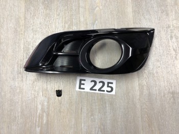 NISSAN PULSAR C13 NEU ORIGINAL NEBELLEUCHTE BLENDE VORNE RECHTS 622563zl0a     II/7D/E225